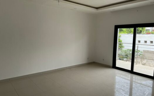 Appartement F4 à louer au Point E