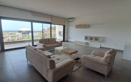 Appartement F4  à louer aux mamelles sur la corniche